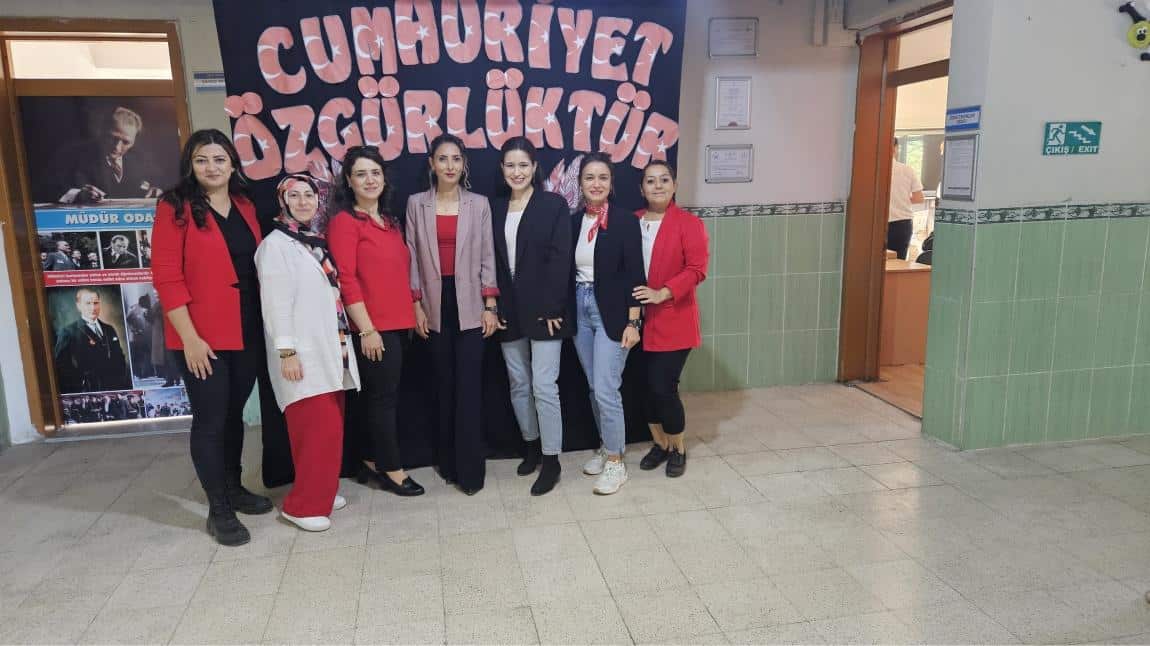 ''CUMHURİYET ÖZGÜRLÜKTÜR'' PANOMUZ